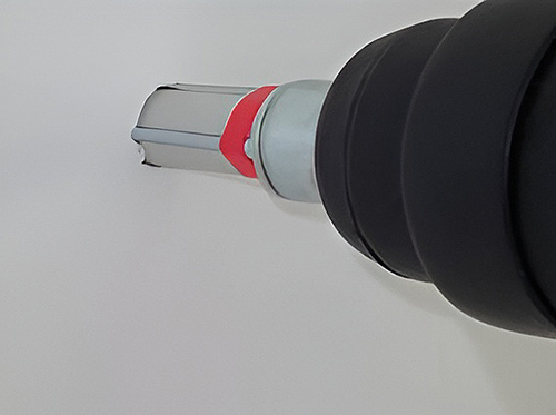 Забивание фиксатора с помощью перфоратора