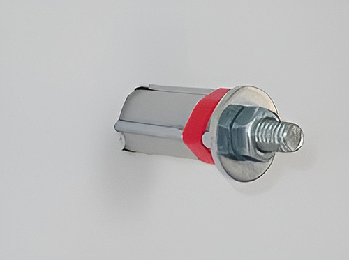 Подготовка фиксатора с гвоздями